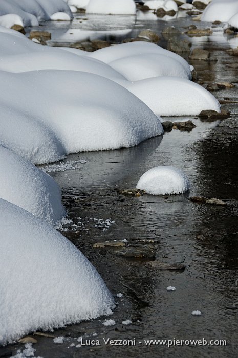 03-MORBIDE FORME SUL FIUME.jpg